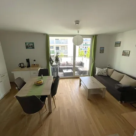 Quiet Private Room, Balcony & Workspace - Shared Bathroom