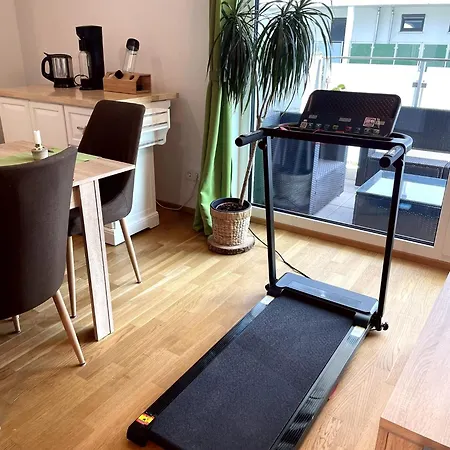 Quiet Private Room, Balcony & Workspace - Shared Bathroom